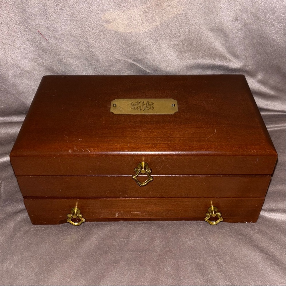 Large Vintage Reed & Barton-Eureka Mfg-Wooden Jewelry Box Chest